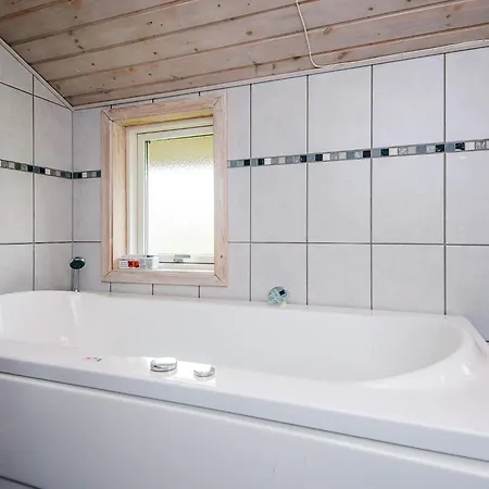 7 Person In Fano-by Traum Фанё