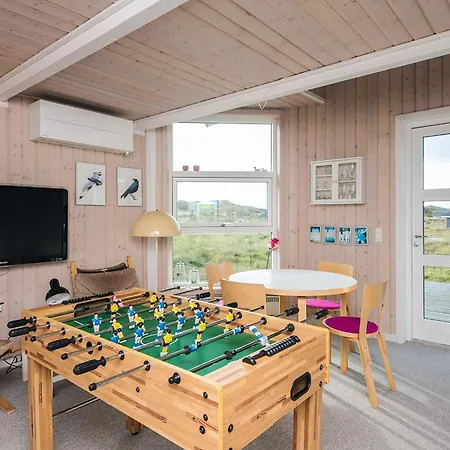 7 Person In Fano-by Traum